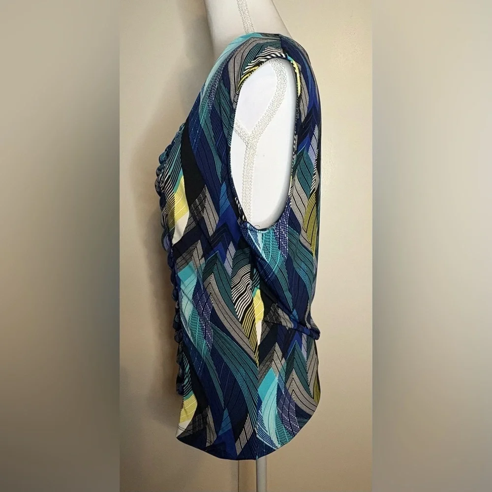 Style & Co Women's Ruched Front Top Size Large Multicolored Geometric Print - Picture 2 of 7